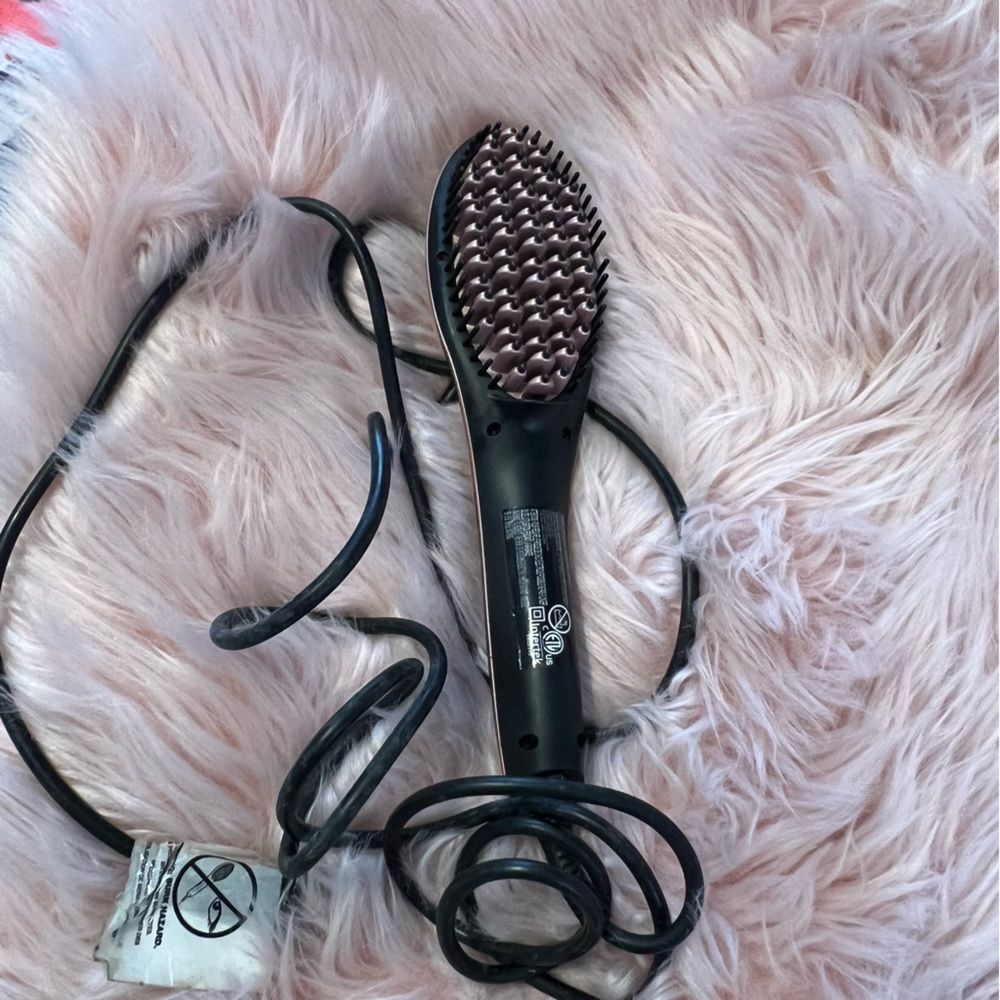 Simply Straight Brush Hair Straightener Model SHS 300P Beauty Hair Tool Ceramic